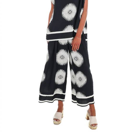 UMGEE Tops - NEW UMGEE women's weekend gallery abstract top in black